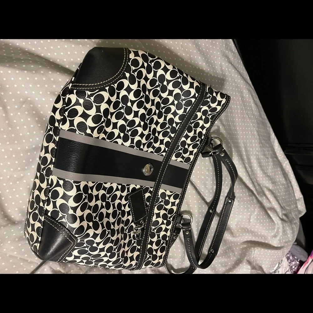 Coach | Chelsea Signature Hertiage Tote Bag - Picture 2 of 6
